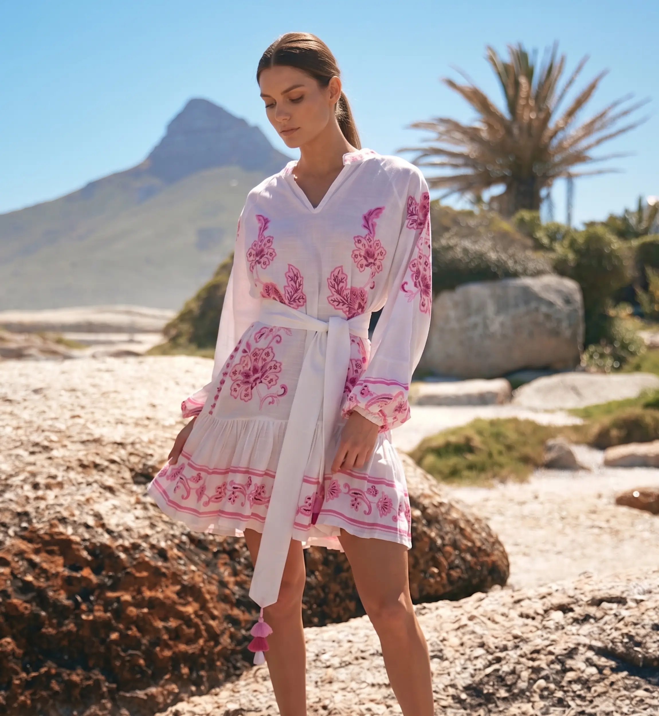 Robe Courte Anika Motifs Floraux en Coton Rayonne Flammé | Robes court
