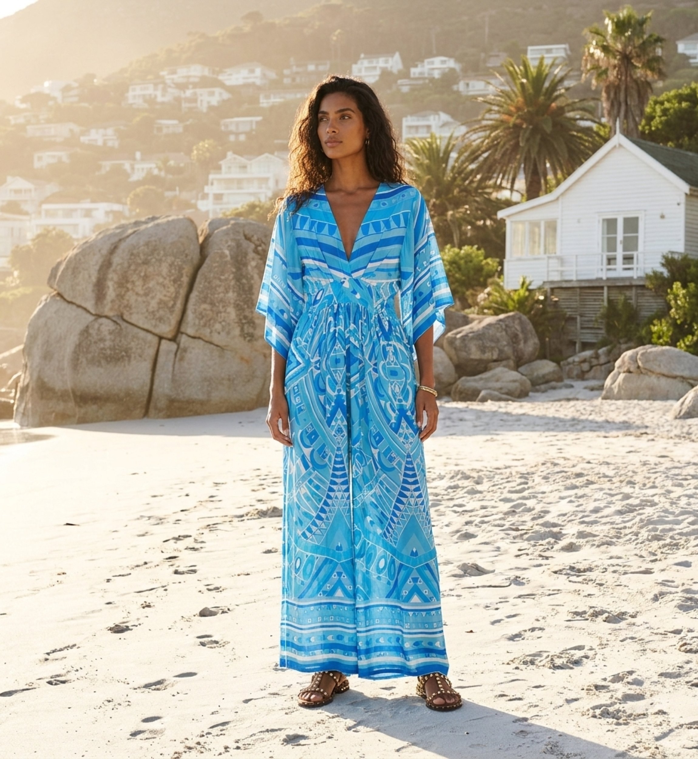 Combinaison pantalon femme bleue, coupe élégante décontractée, idéale pour l'été, vue d'ensemble du vêtement.
