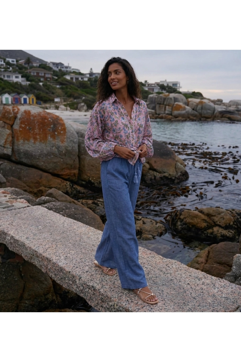 Elegante caftán camisa gris con patrón de granito único, perfecto para el verano casual.