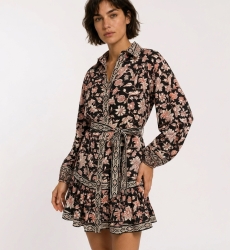 Robe mini noire manches longues, imprimé floral rouge/crème, col, ceinture à nouer, jupe à volants étagés.