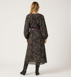 Vue dos: Robe midi noire transparente motif cachemire coloré, manches ballon longues, ceinture à nouer à pompons.