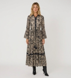 Robe longue maxi à motif noir et beige, col, boutonnée devant, manches cloche, taille coulissante à pompons.