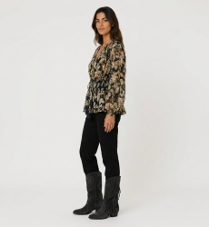 Blouse bleu marine à manches longues et col V, motif floral coloré et feuilles d'or, taille à cordon, tissu transparent.