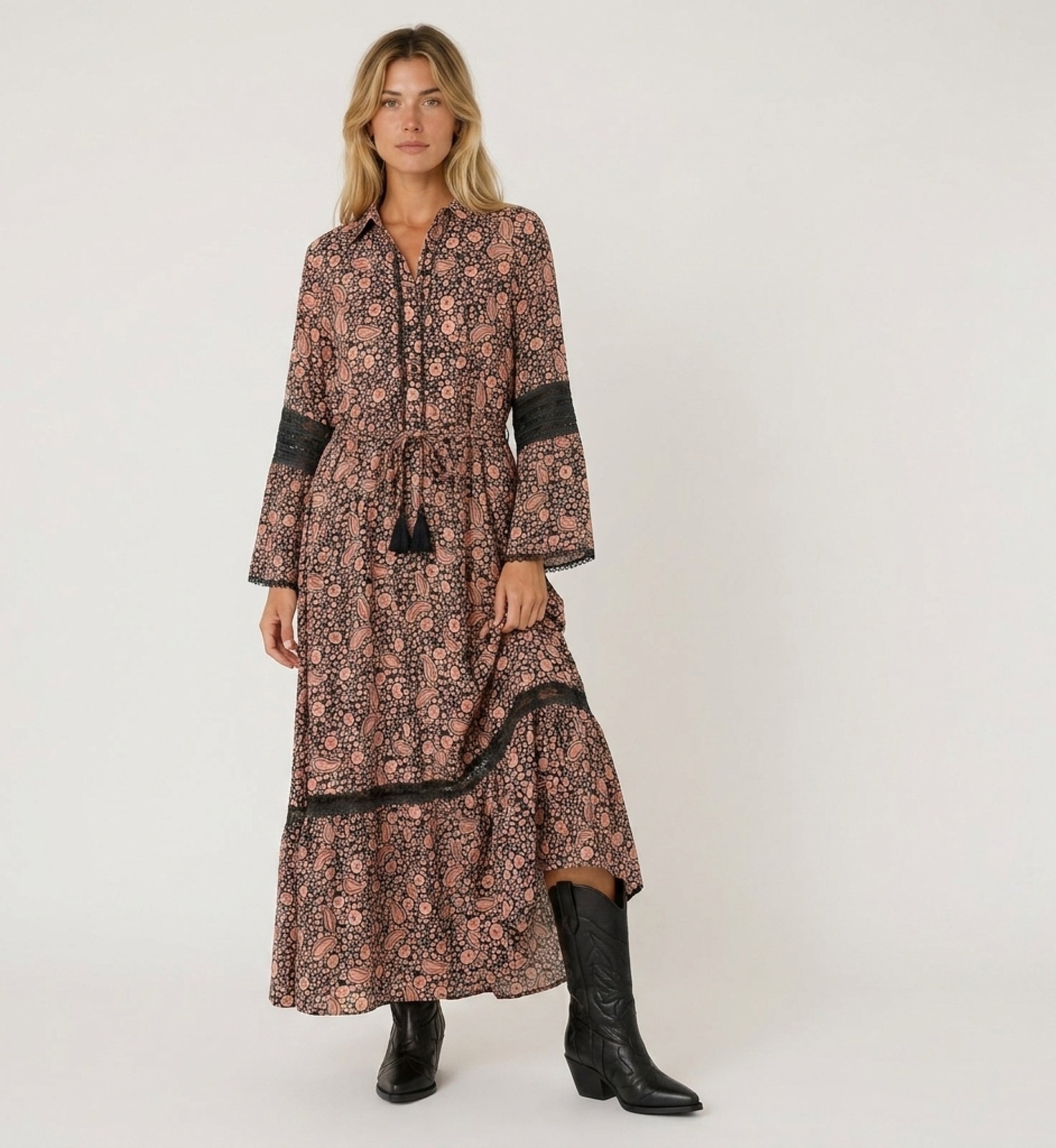 Robe longue femme noire et pêche à manches longues, imprimé cachemire, col, taille smockée et dentelle.