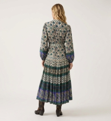 Vista trasera de vestido midi manga larga crema, azul y verde con estampado geométrico floral, cintura anudada, falda escalonada