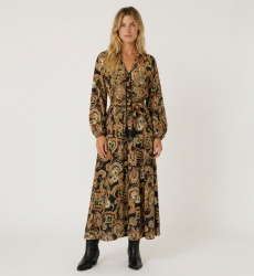 Vue de face robe longue noire manches longues col V, motif cachemire coloré, taille nouée, tissu fluide.