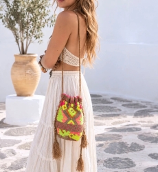 Sac bourse brodé Mumbay, coloris néon | Miss June Paris
