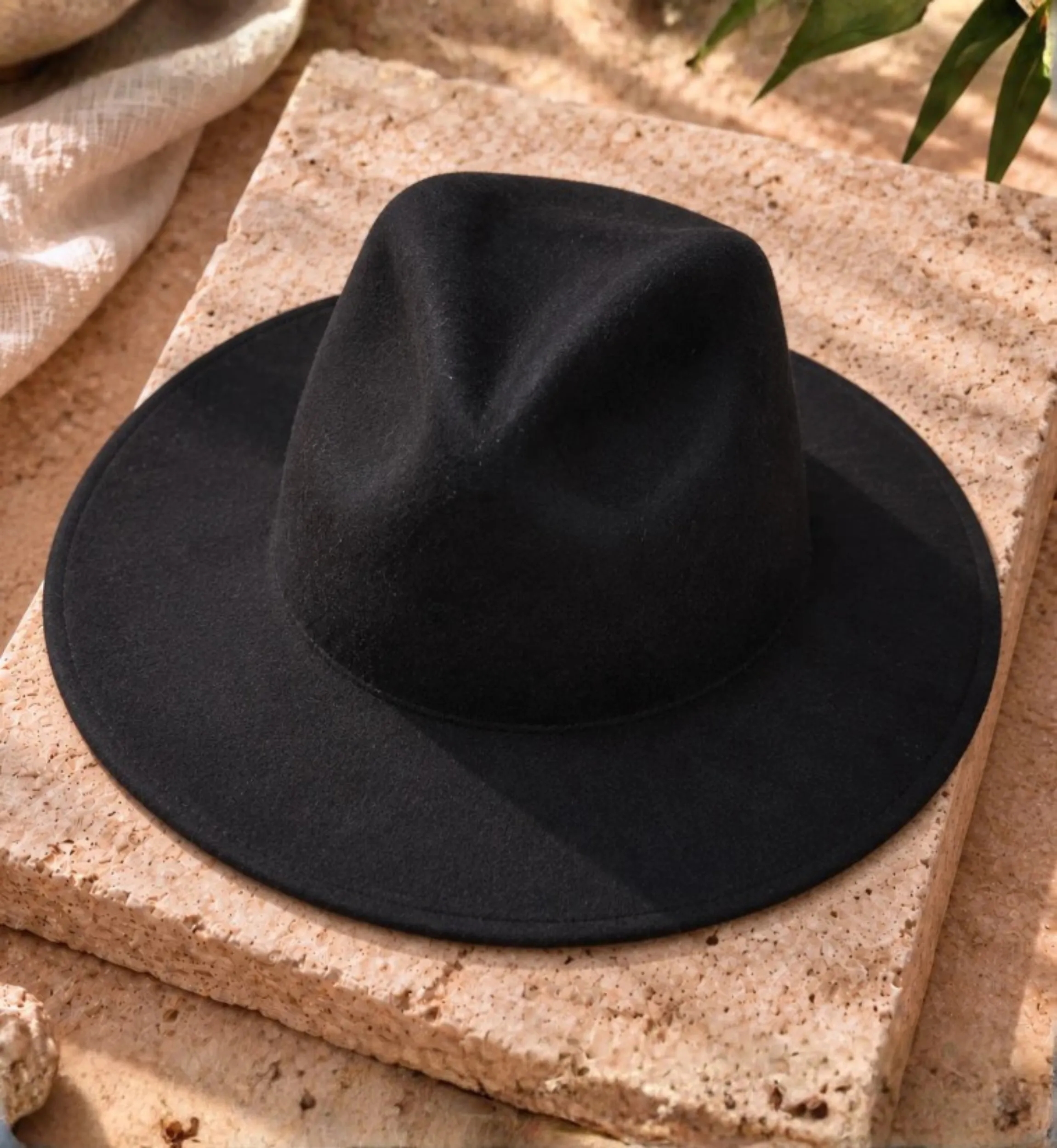 Chapeau Feutre noir à larges bords femme | Miss June Paris