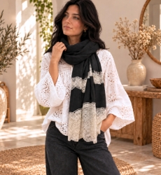 Écharpe Romantic en laine bord dentelle | Miss June Paris
