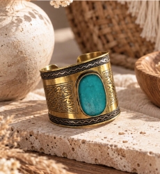 Brazalete Cleops cincelado con cabujón | Miss June Paris