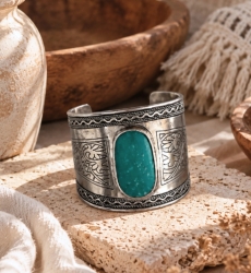 Cleops Engraved Cuff with Cabochon | Miss June Paris