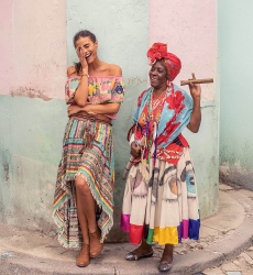 Top à épaules dénudées Chiquita - motif floral brodé - style bohème - Miss June Paris - 2