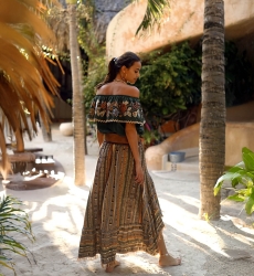 Top à épaules dénudées Chiquita - motif floral brodé - style bohème - Miss June Paris - 4