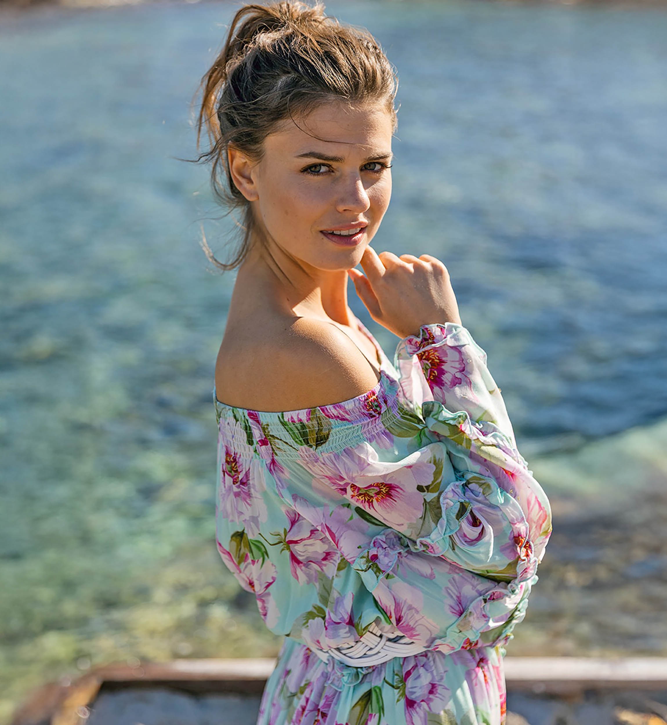 Robe Courte Fleur - manche longue - épaule dénudées - fleurie - Miss June Paris - 3