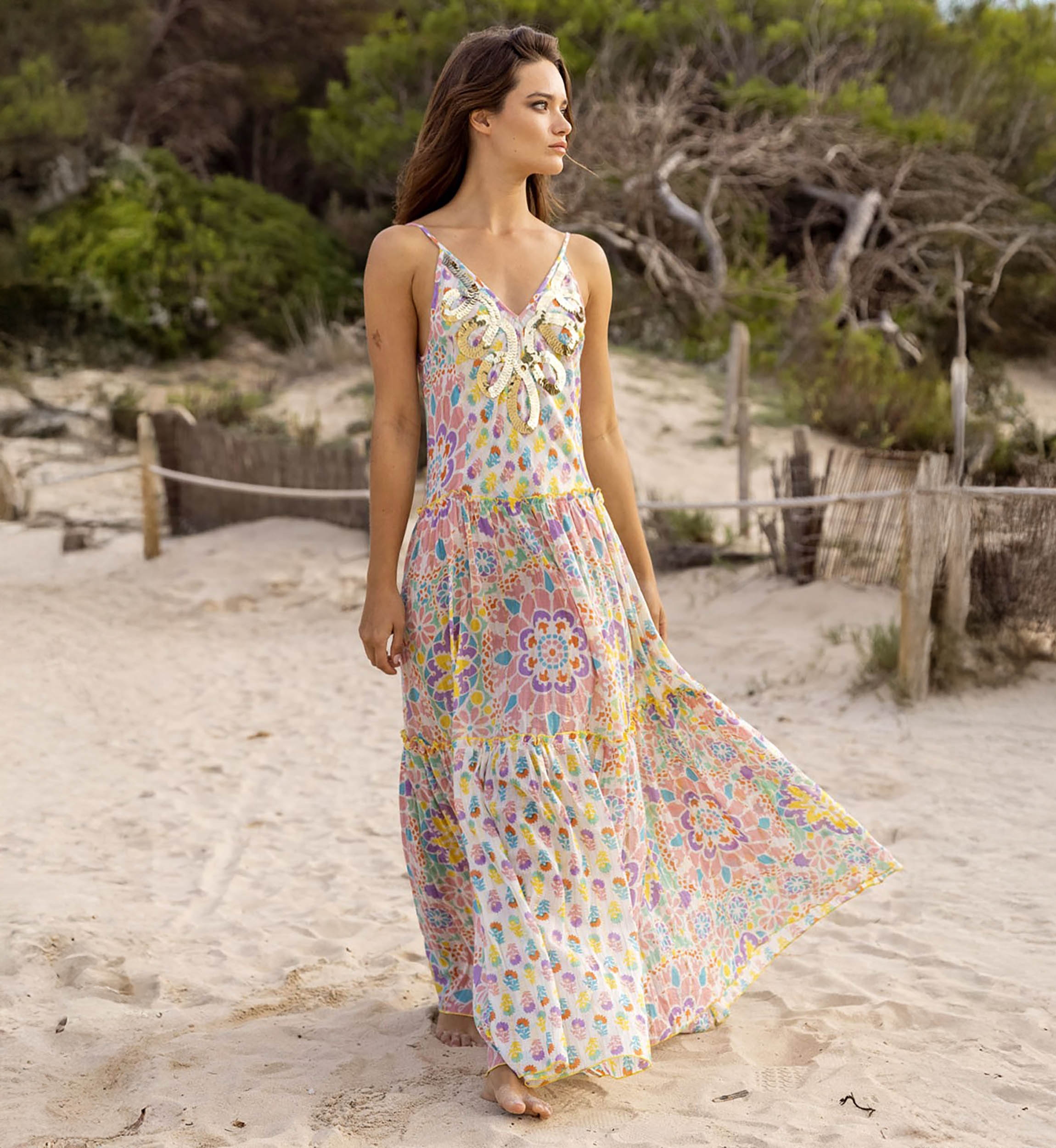 Vestido largo INNIKA: color pastel - pechera decorada - detalles florales - tirantes finos - Miss June Paris - 2