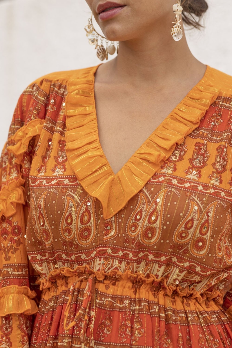 Robe Longue Safran - orange - détails dorés - manches longues - encolure en V - boho - Miss June Paris - 3