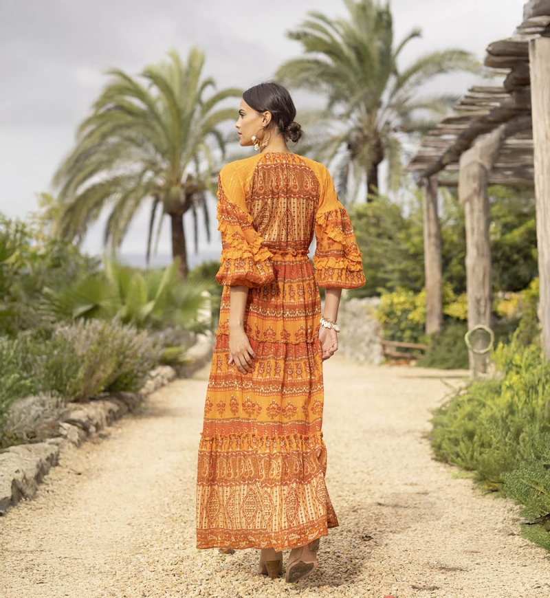Robe Longue Safran - orange - détails dorés - manches longues - encolure en V - boho - Miss June Paris - 4