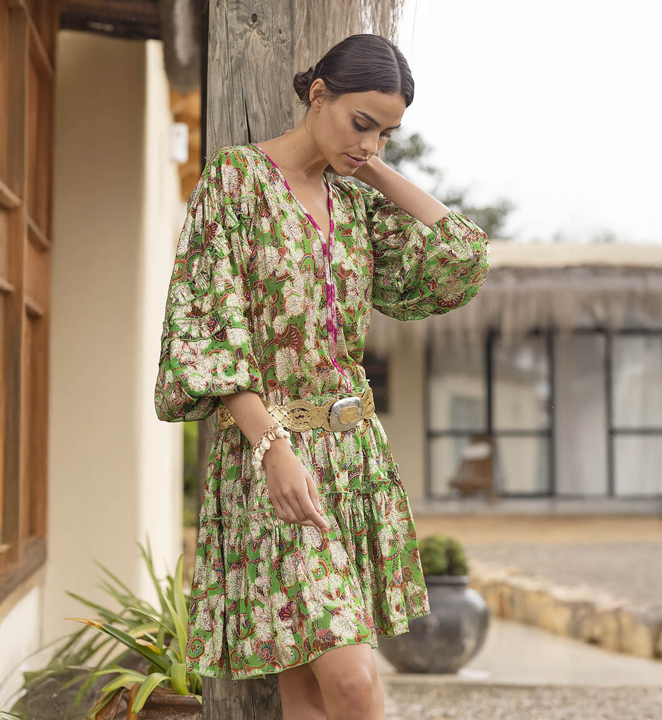 Robe courte YUMI - fleurie verte - imprimé brillant lurex - manche longue - Miss June Paris - 2