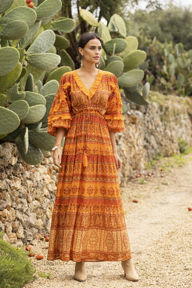 Robe Longue Safran - orange - détails dorés - manches longues - encolure en V - boho - Miss June Paris - 1