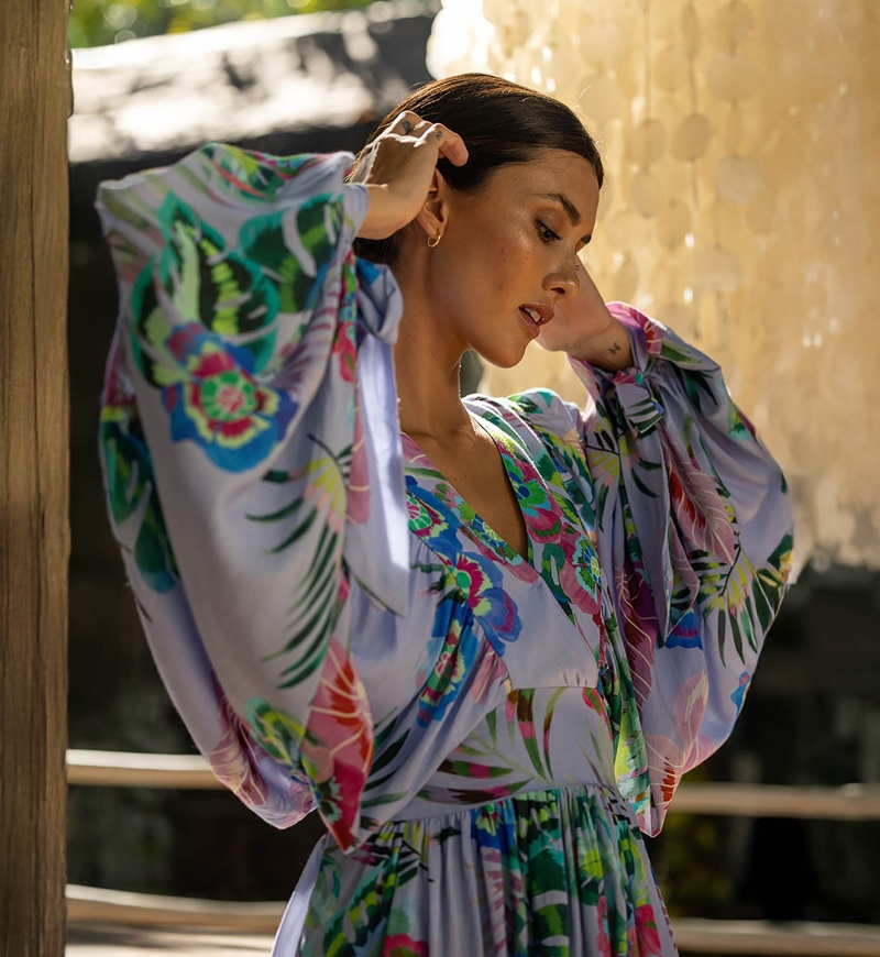 Short Dress Falone – pastel purple – floral print – long sleeves – V-neck – Miss June Paris – 3