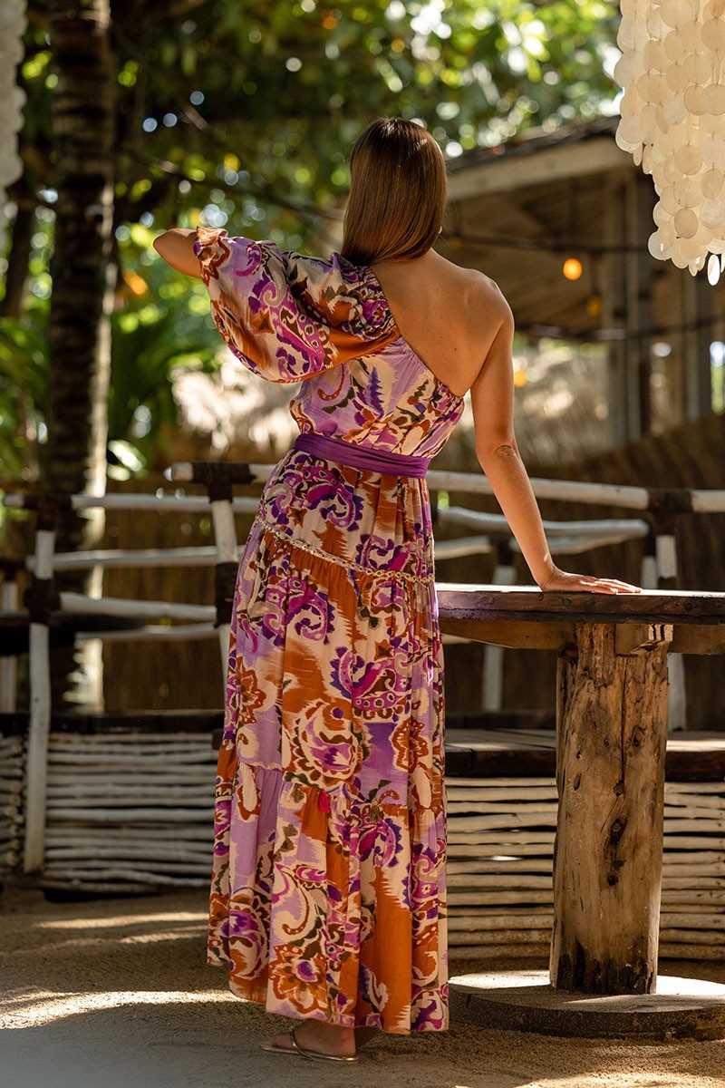 Long Dress Tiffany – mauve/purple – bohemian print – one bare shoulder – matching belt – Miss June Paris – 4