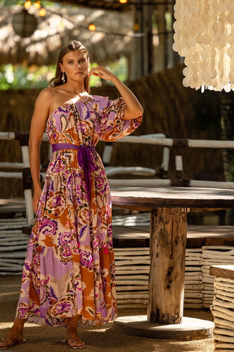 Long Dress Tiffany – mauve/purple – bohemian print – one bare shoulder – matching belt – Miss June Paris – 3