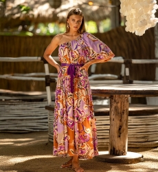 Vestido Largo Tiffany – malva/violeta – estampado bohemio – un hombro descubierto – cinturón a juego – Miss June Paris – 1