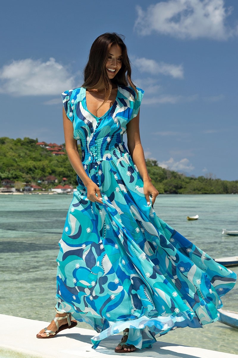 Vestido Largo Scarlett – azul/blanco – estampado bohemio – escote en V – cinturón fruncido – Miss June Paris – 2