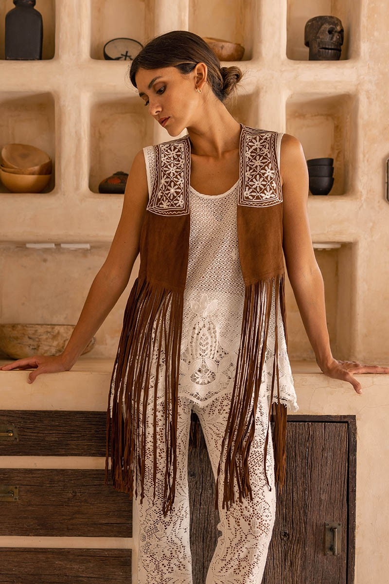 gilet sans manches FLEETWOOD - marron - gilet avec franges - daim boheme  - Miss June Paris - 2