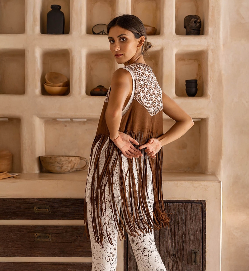 gilet sans manches FLEETWOOD - marron - gilet avec franges - daim boheme  - Miss June Paris - 3