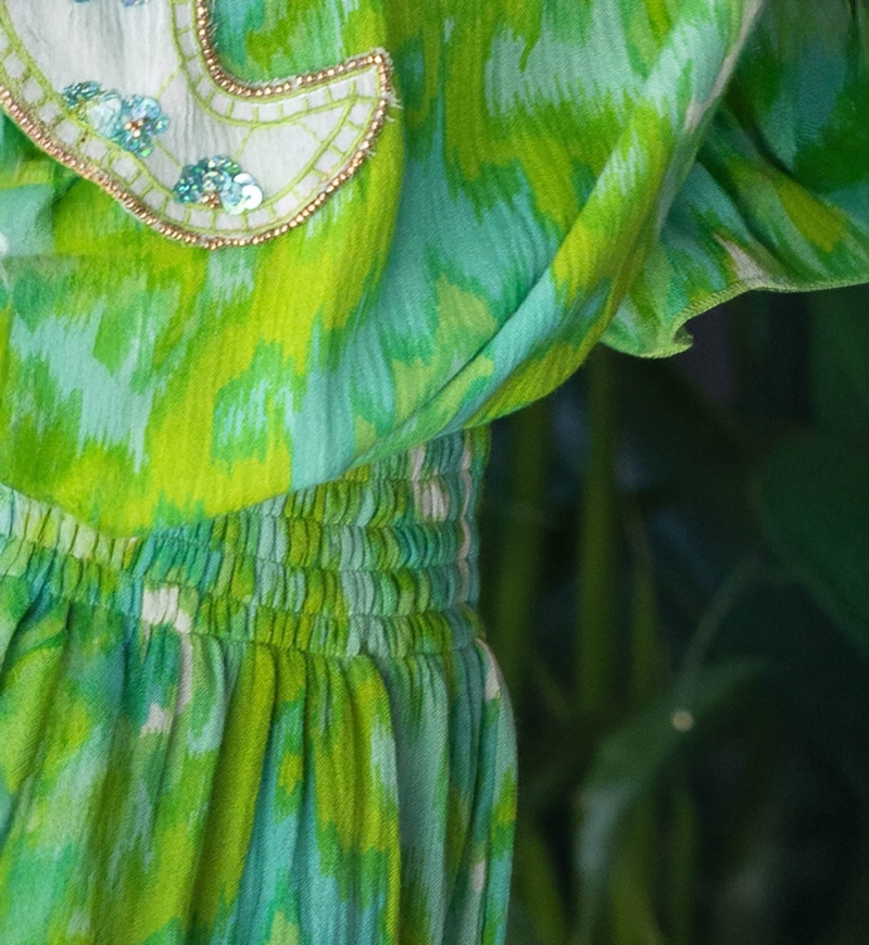 Vestido Mini Mavis - Verde - Mangas Largas - Pechera Decorada - Detalles Dorados - Bohemio - Miss June Paris - 7